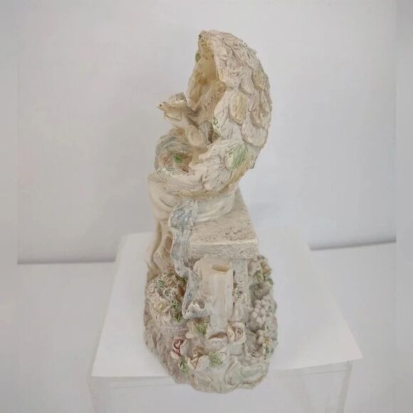 Angel Figurine in Rose Garden Resin - Picture 5 of 15